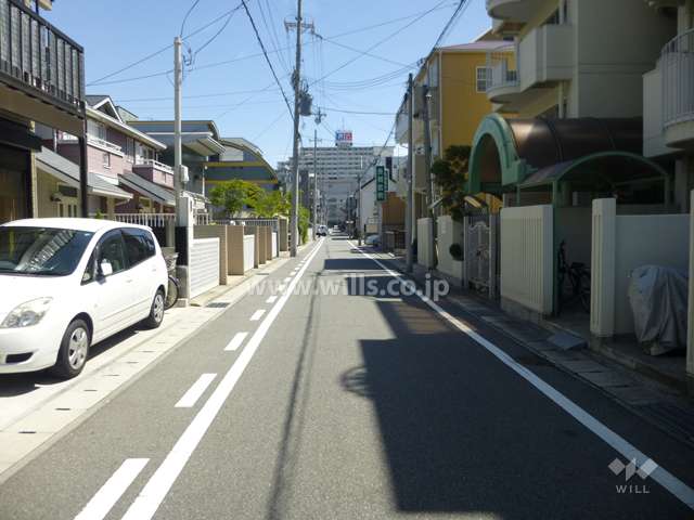 敷地北側の前面道路