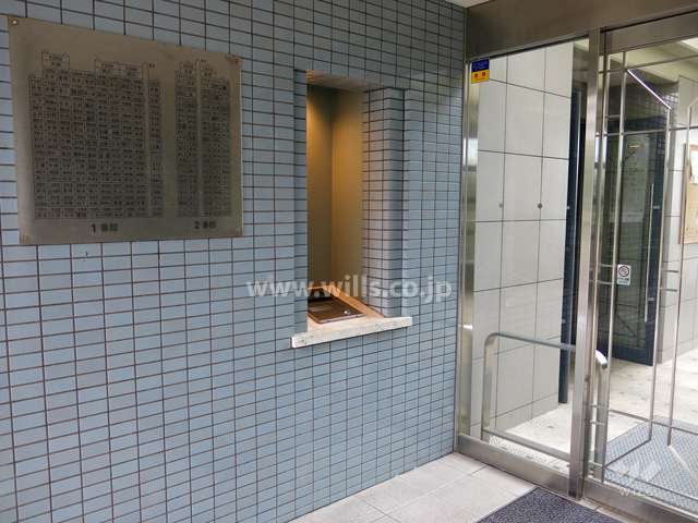 エントランスはオートロック付きです。