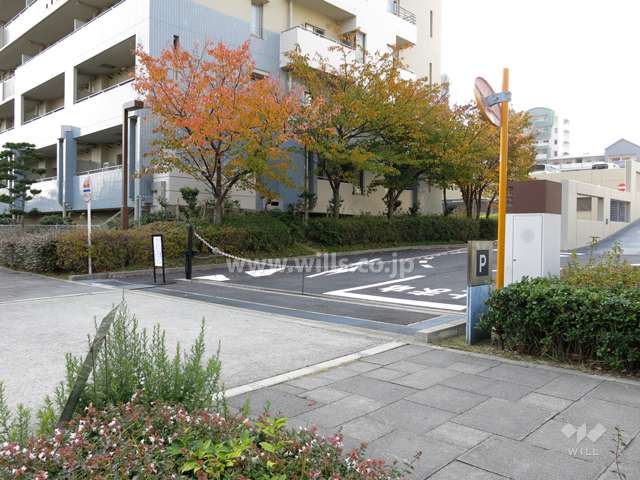 駐車場出入り口（ロボットゲート付き）