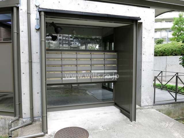 住戸入り口（共用ポスト）
