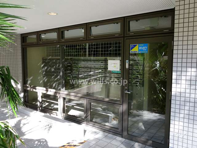 住戸入り口（共用ポスト）