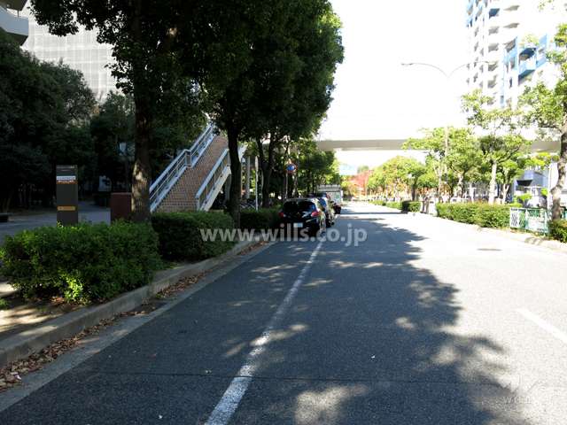 敷地東側の前面道路