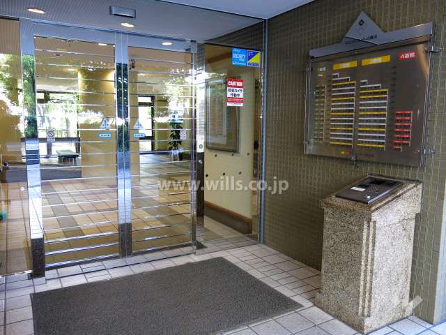 エントランスはオートロック付きです。