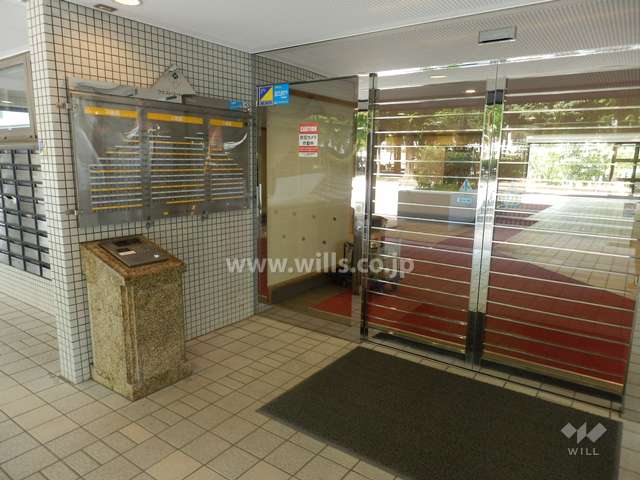 エントランスはオートロック付きです。