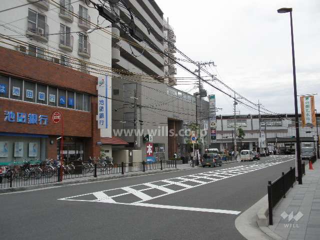 マンション北側の道路