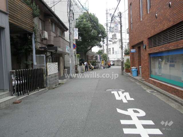 マンション東側の道路