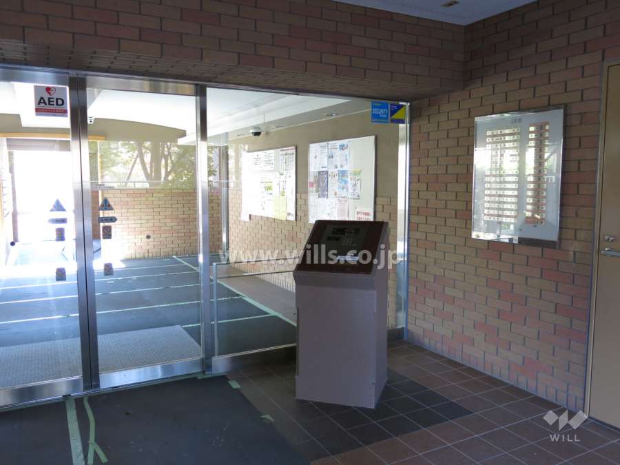 エントランスはオートロック付きです。