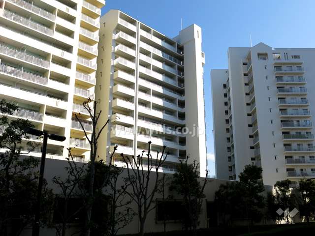 RICウエストコート7番街5番館A棟の外観（北西側から）