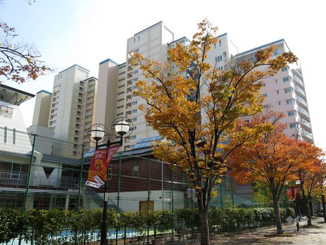 RICイーストコート11番街3番館の外観（北東側から）※左側