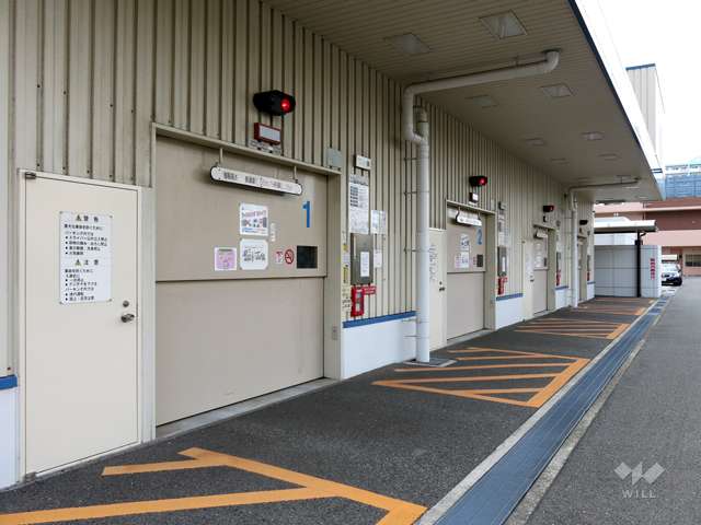 駐車場出入り口