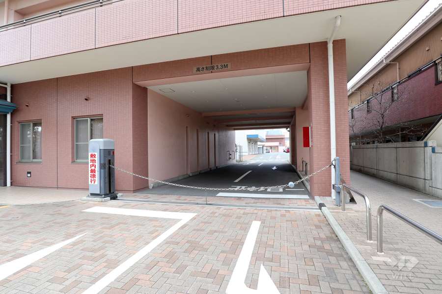 駐車場出入り口