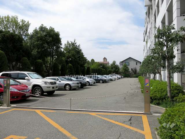 駐車場出入り口（ロボットゲート付き）