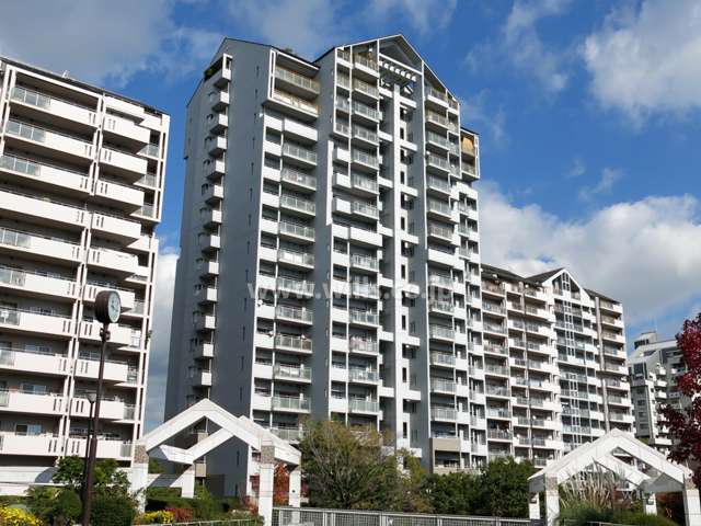 RICイーストコート4番街8番館の外観（南西側から）