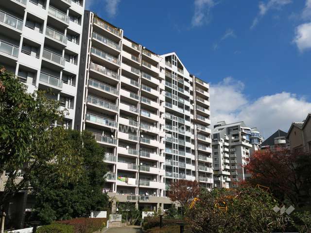 RICイーストコート4番街9番館の外観（南西側から）