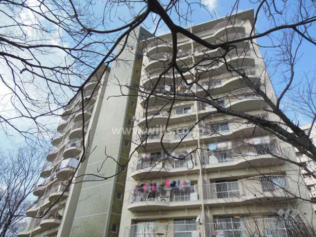 住吉台東住宅4号棟の外観（東側から）