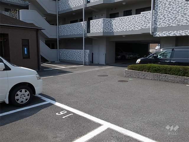 敷地内駐車場（屋内平面式と屋外平面式とがあります。）