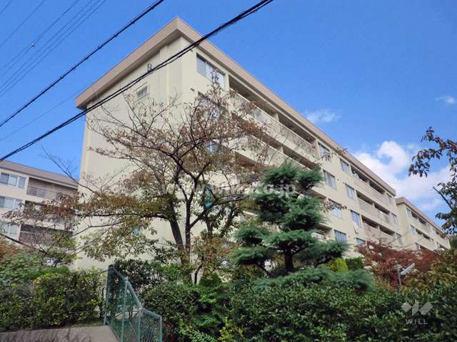 山御影マンションD棟の外観（南西側から）