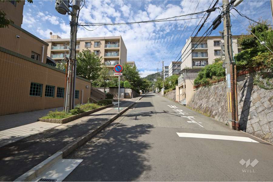 敷地北東側の前面道路