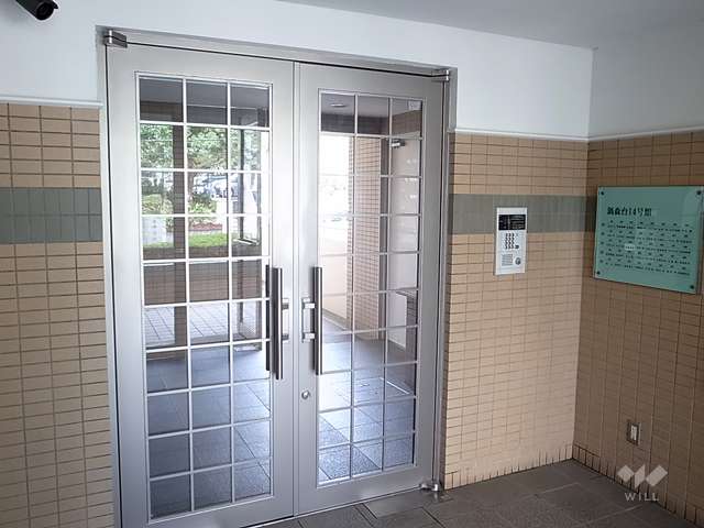 エントランスはオートロック付きです。