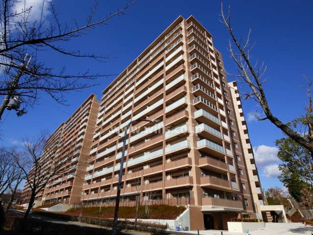 ジオ千里中央フロントコートの全景