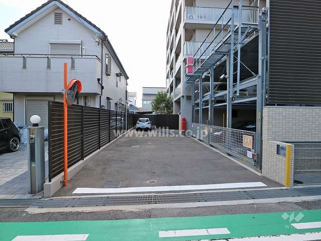 駐車場出入り口