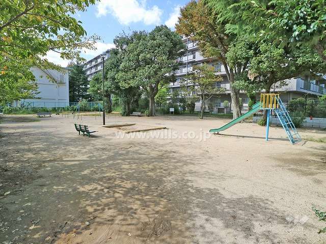 敷地に隣接する南町児童遊園地