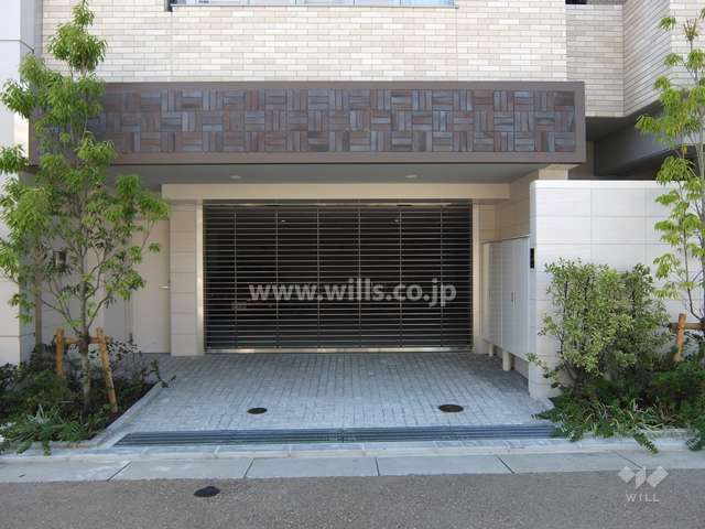 駐車場出入り口（リングシャッター付き）