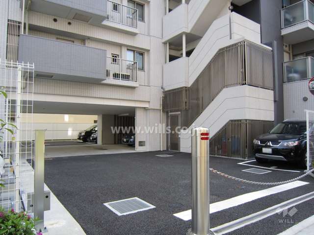 敷地内駐車場（ロボットゲート付き）
