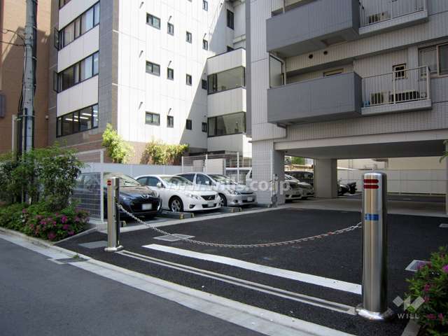 敷地内駐車場（ロボットゲート付き）