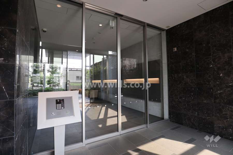 エントランスはオートロック付きです。