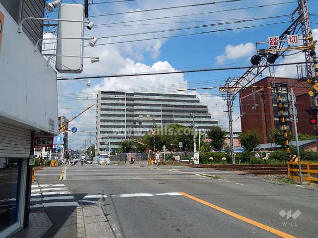 シャリエ立花の遠景。約100m南側にはJR東海道本線が走っています。