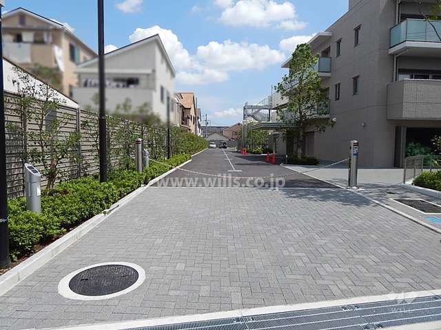 駐車場の出入り口（ロボットゲート付き）