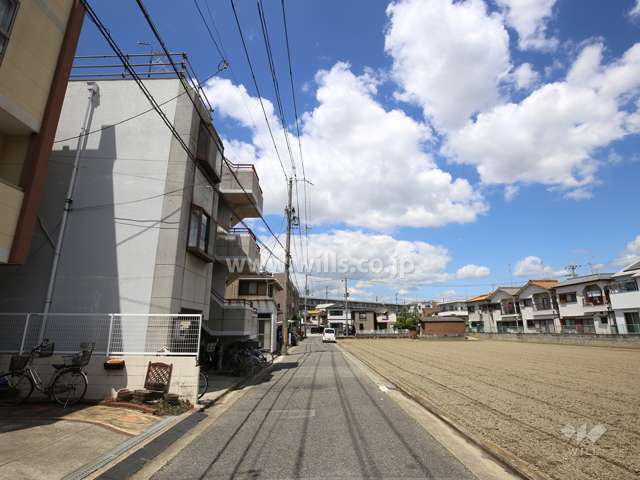 敷地北側の前面道路
