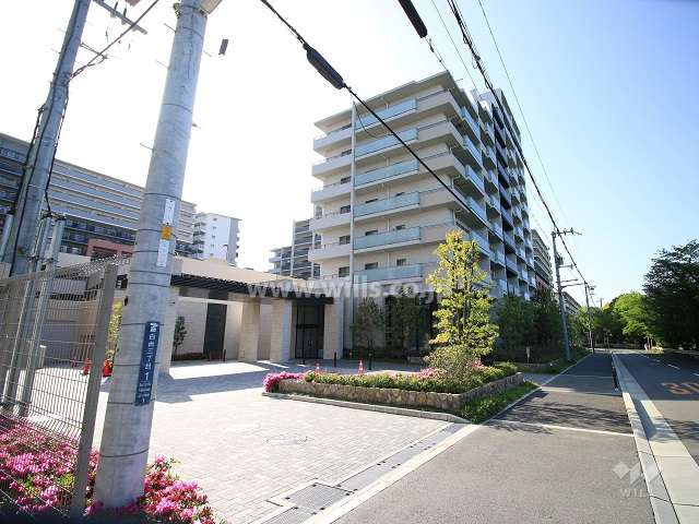 ローレルコート北千里藤白台の外観（北西側から）