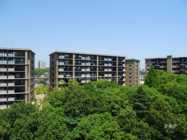 プレミスト北千里クラッシィF棟の遠景（西側から）