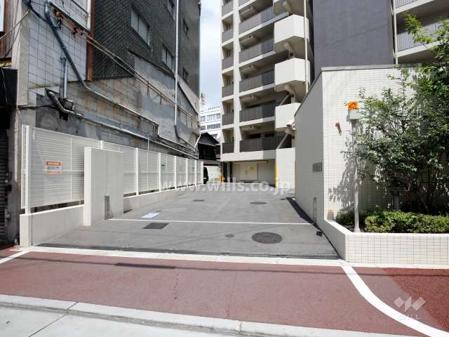 駐車場の出入り口