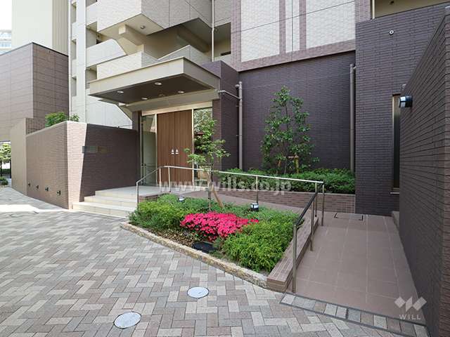 北西側エントランス