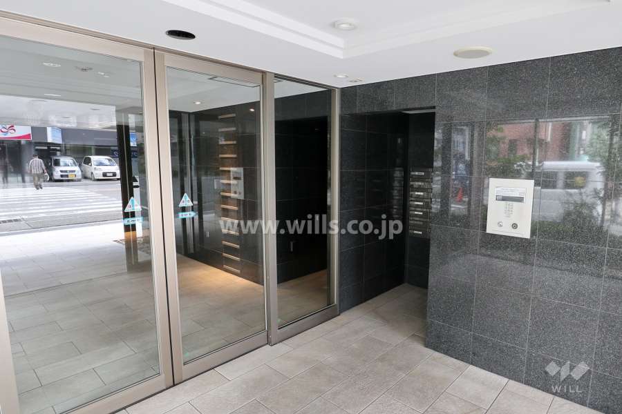 エントランスはオートロック付きです。