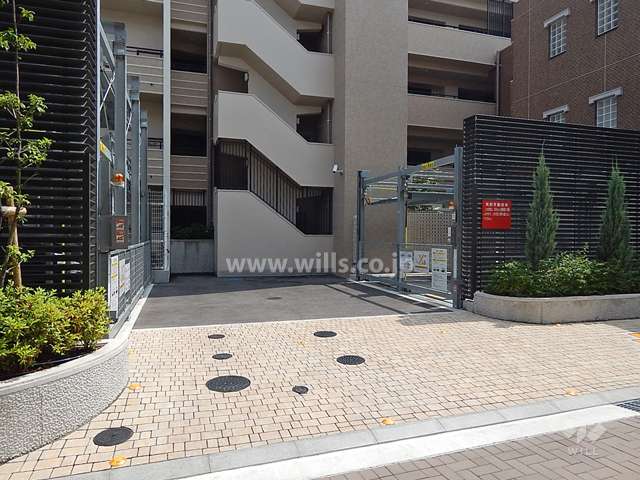 駐車場出入り口