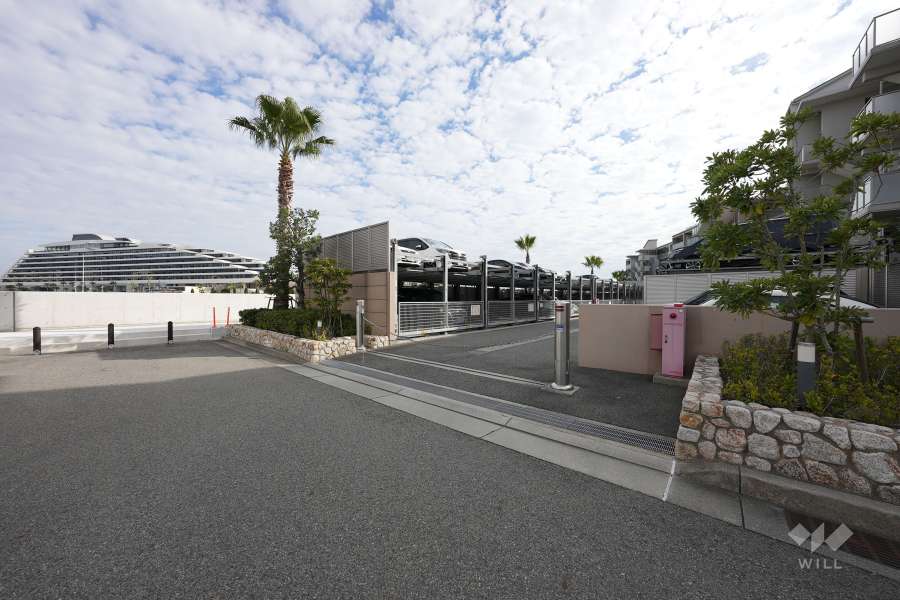 駐車場出入口（ロボットゲート付き）