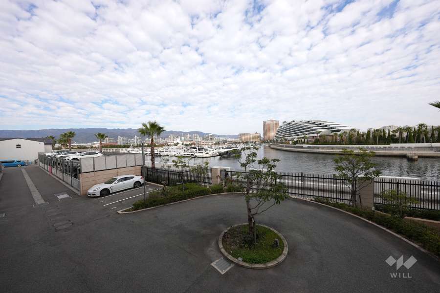 敷地北側はヨットハーバーです。