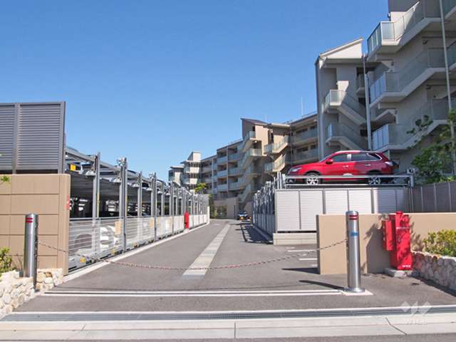敷地内駐車場（屋外機械式と平面式とがあります。）