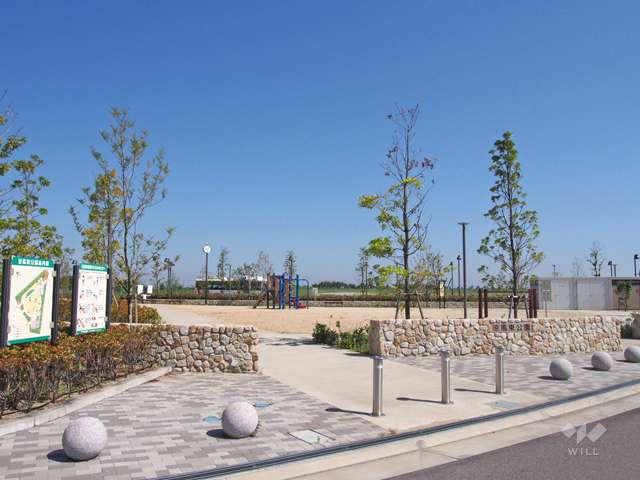 敷地に隣接する涼風東公園
