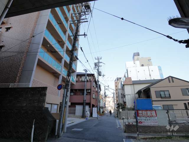 敷地北側の前面道路