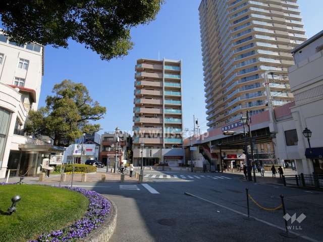 エグゼ宝塚の遠景。便利な駅前立地です。