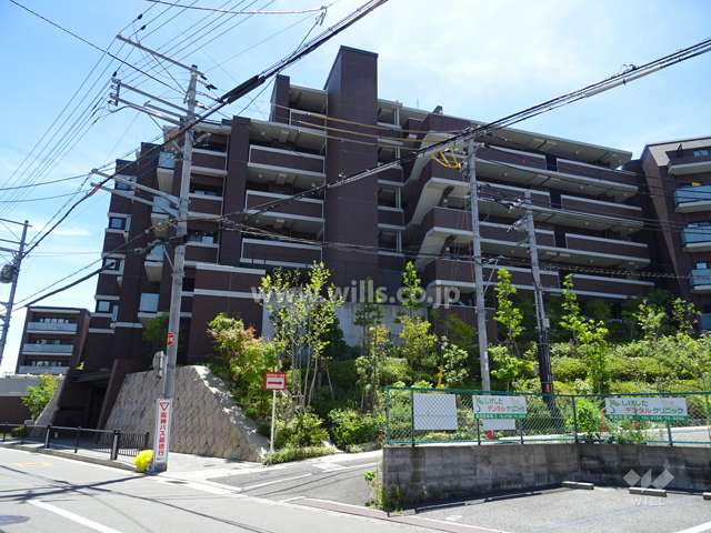 ライオンズ甲陽園グラングレイドの外観（北側から）