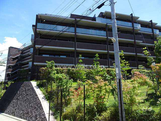 ライオンズ甲陽園グラングレイドの外観（西側から）