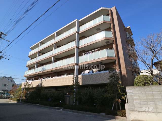 プレサンスロジェ西宮北口門前町の外観(南東側から)