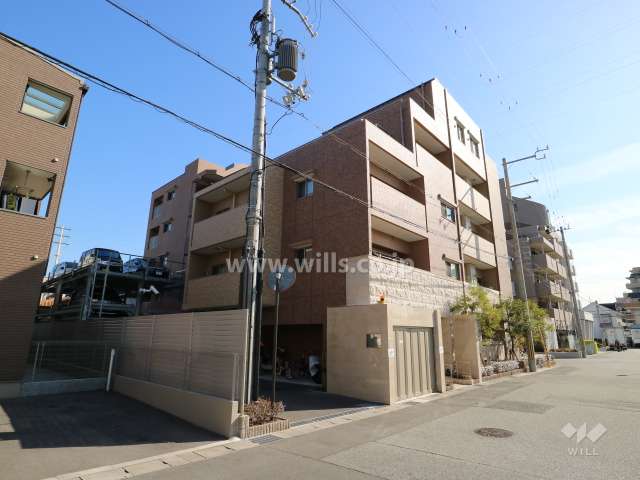 プレサンスロジェ西宮北口門前町の外観(北西側から)