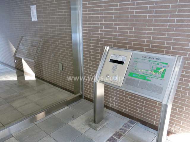 エントランスはオートロック付きです。